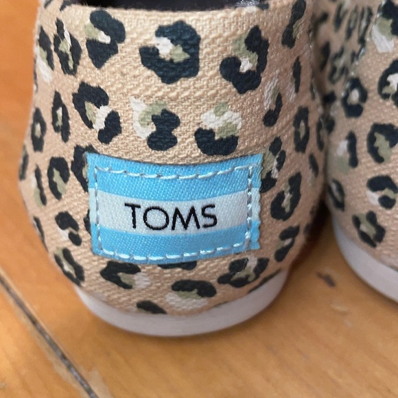 Tom’s cheetah print shoes - Picture 3 of 3